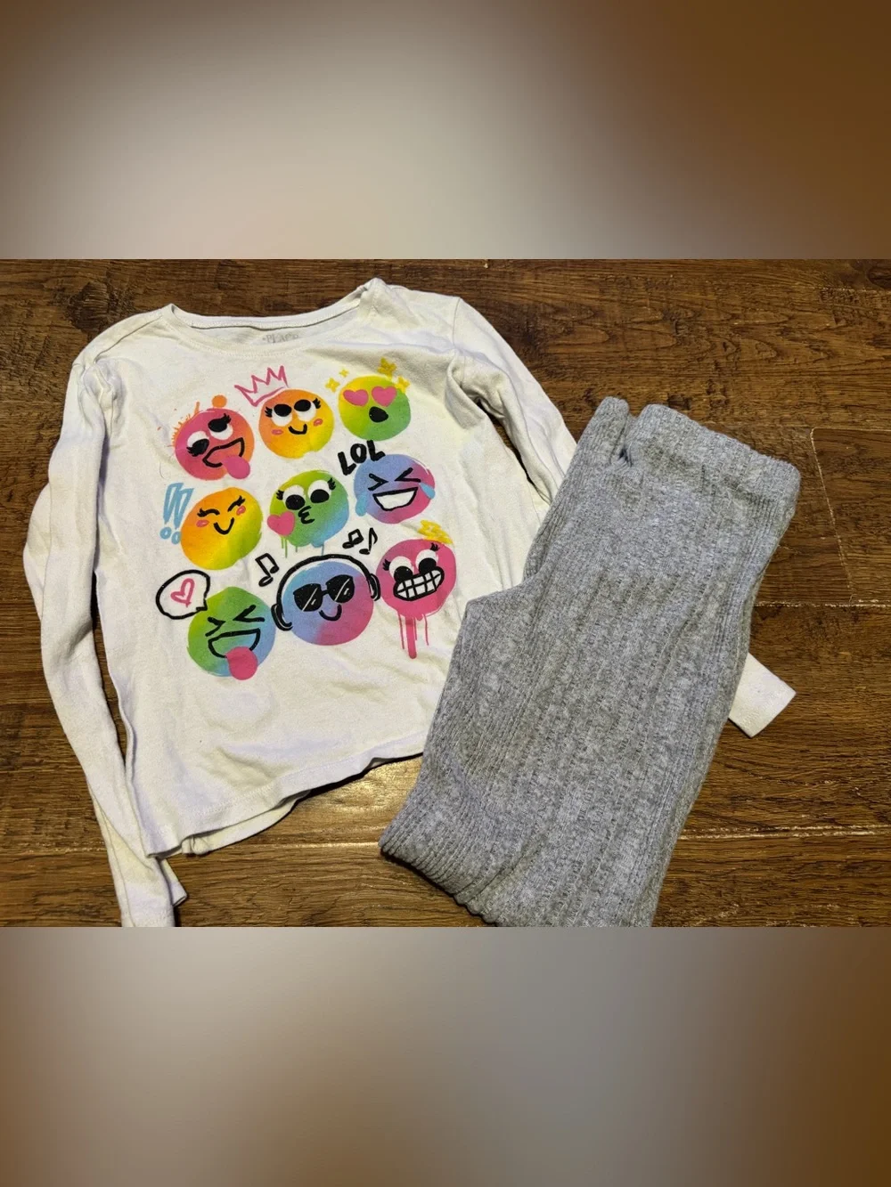 Girls 7-8 gray ribbed leggings & smile face tee
